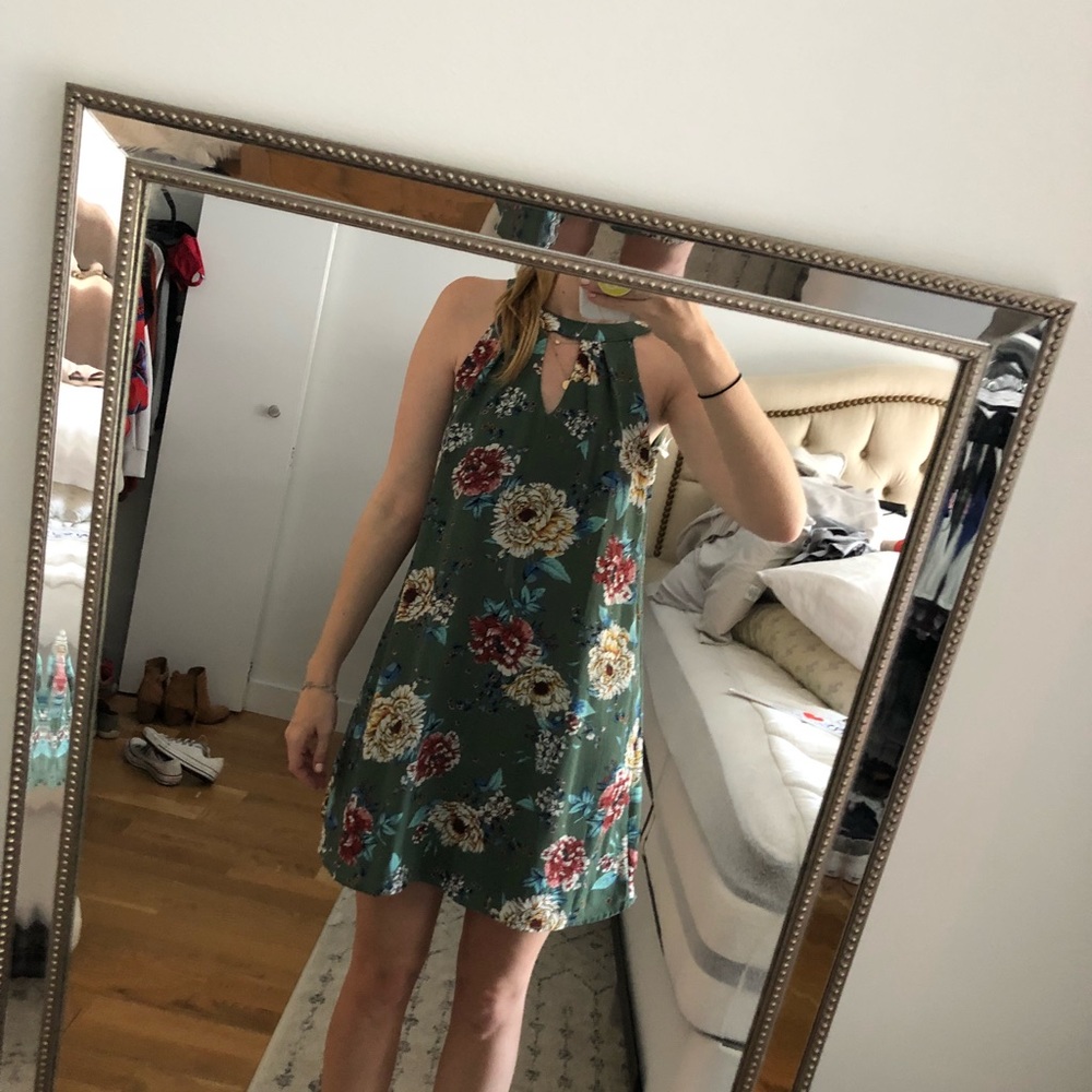 Green floral keyhole neck dress